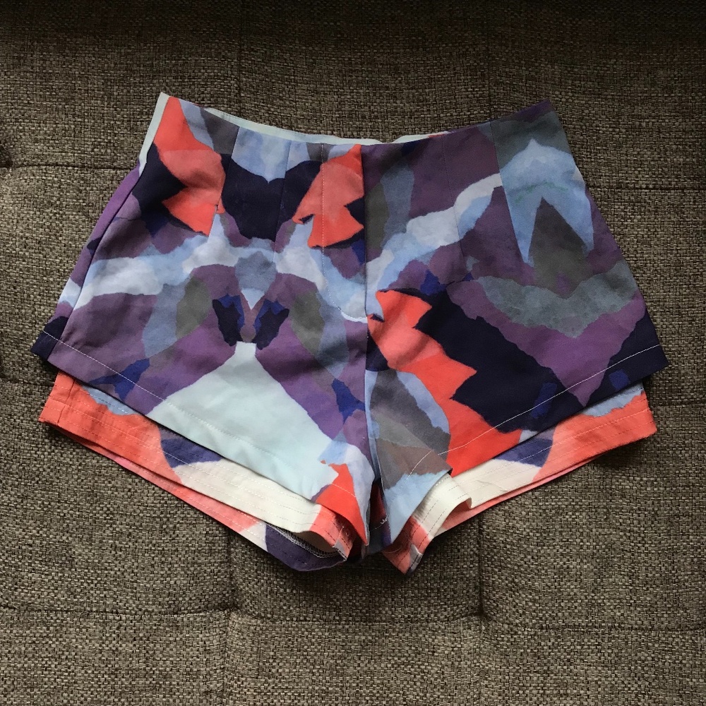 Tea & Cup Watercolor Shorts Size M